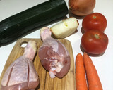 Foto del paso 1 de la receta: Jamoncitos de pollo guisados con verduras