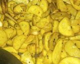 कच्चे केले का भुजिया (kacche kele ka bhujiya recipe in Hindi) रेसिपी चरण 2 फोटो