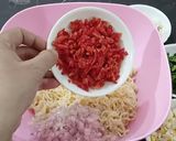 A picture of step 1 of Noodles Kebab.