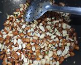 गोंद के लड्डू (Gond ke laddu recipe in Hindi) रेसिपी चरण 3 फोटो
