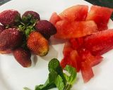 A picture of step 1 of Strawberry and watermelon juice.