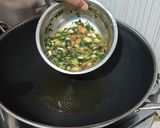 Foto langkah ke 7 dari resep Omelete Jamur Daun Katuk.