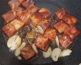 Foto langkah ke 4 dari resep Saikoro paprika tumis.