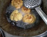 A picture of step 3 of Pav pakora.