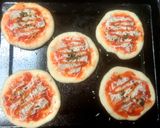 Foto langkah ke 2 dari resep Pizza mini.