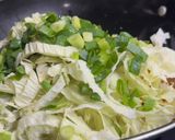 Foto langkah ke 2 dari resep Mie Goreng Sayuran.