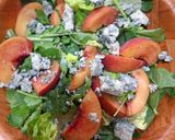 Foto del paso 2 de la receta: Ensalada verde con melocotón y queso azul