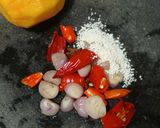 Foto langkah ke 2 dari resep Sambal pencit mangga.