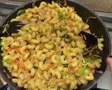 A picture of step 4 of Twisted Chilli Garlic Pasta with Chicken.