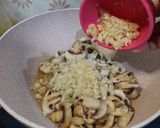 Foto langkah ke 2 dari resep Tumis Buncis Jamur Champignon.