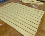 Foto del paso 4 de la receta: Tequeños caseros - palitos de queso 🧀
