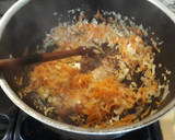 Foto del paso 2 de la receta: Tuco con carne y salchichas parrilleras