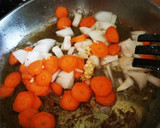 Foto del paso 2 de la receta: Pollo en salsa gluten free