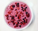 Foto del paso 2 de la receta: Helado cremoso de frutos rojos y yogur griego