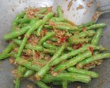 Foto langkah ke 3 dari resep Buncis Bumbu Ebi Pedas.