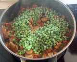 Foto del paso 4 de la receta: Guisantes con butifarra blanca
