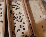 Foto del paso 3 de la receta: Budín inglés con chips de chocolate y también con fruta abrillantada y pasas de uva