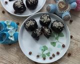 A picture of step 6 of Oreo Chocolate Balls.
