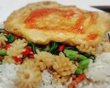 รูปขั้นตอนการทำที่ 2 ของ กะเพราหมึกไข่เจียว