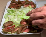 Foto del paso 5 de la receta: Ensalada de tomates, aguacate, verduras encurtidas y rulo de cabra tostado
