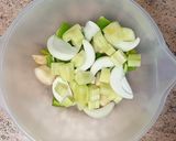 A picture of step 1 of Pear and Mint Gazpacho.