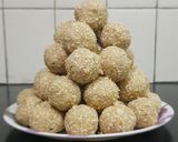 A picture of step 4 of Til ke ladoo.