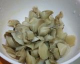 Foto langkah ke 2 dari resep Tumis jamur dan sayuran.