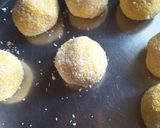 ऑरेंज कोकोनट लड्डू (Orange coconut laddu recipe in hindi) रेसिपी चरण 4 फोटो
