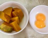 Hình bước làm 2 của món Flan bí đỏ cho bé ăn dặm