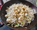 Foto langkah ke 4 dari resep Tumis Tauge Tahu.