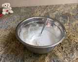 Hình bước làm 1 của món Cách nhồi bột bánh Mì bằng tay