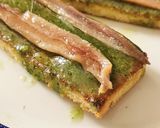 Foto del paso 3 de la receta: Tostas con salsa Pesto Genovés  y Anchoas