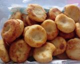 Krumplis pogácsa maradék krumplipüréből recept fázis 2 fotója
