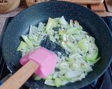 Foto langkah ke 2 dari resep Cream Soup Makaroni / Fusili Shitake Mushroom Bolognese Cheese.