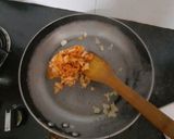 Hình bước làm 2 của món Cơm rang kimchi cực healthy