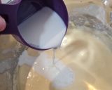 Foto del paso 4 de la receta Bizcocho de chocolate blanco con cobertura de Milka