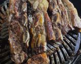 Foto del paso 1 de la receta: Tiritas de asado y chori (en aro circular)