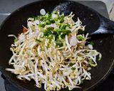 Foto langkah ke 4 dari resep Saute Taoge Rebon.