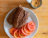 Foto del paso 1 de la receta: Bocadillo de atún con tomate 🐟🍅