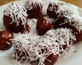 Foto del paso 2 de la receta: UCHUVAS Y 🍓FRESAS vestidas de Chocolate y🥥Coco...!