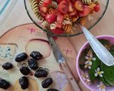 Foto del paso 2 de la receta: Ensalada de fideos tricolor bien mediterránea con aderezo casero