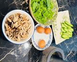 A picture of step 1 of Lettuce mushrooms omelette.