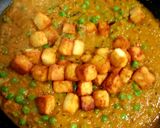 A picture of step 3 of Paneer matar masala.