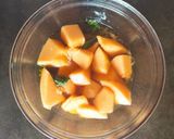 Foto del passaggio 3 della ricetta Ghiaccioli di melone alla menta