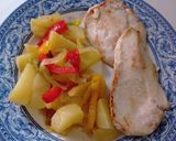 Foto del paso 7 de la receta: Patatas con verduras y filetes de pollo aliñados