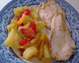 Foto del paso 7 de la receta: Patatas con verduras y filetes de pollo aliñados
