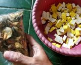 Foto langkah ke 1 dari resep Masak Kerang Kupas dan Tahu.