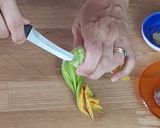 Foto del passaggio 6 della ricetta Fiori di zucca fritti alla romana