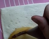 Foto langkah ke 4 dari resep Pisang roll roti tawar.