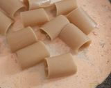 Foto del passaggio 2 della ricetta Paccheri al Teff glutenfree in crema di salmone 🐟🐟🐟